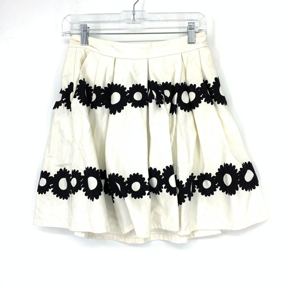 Whit Two Women's Size 4P Black & White Pleated Skirt Floral Print Cotton Casual